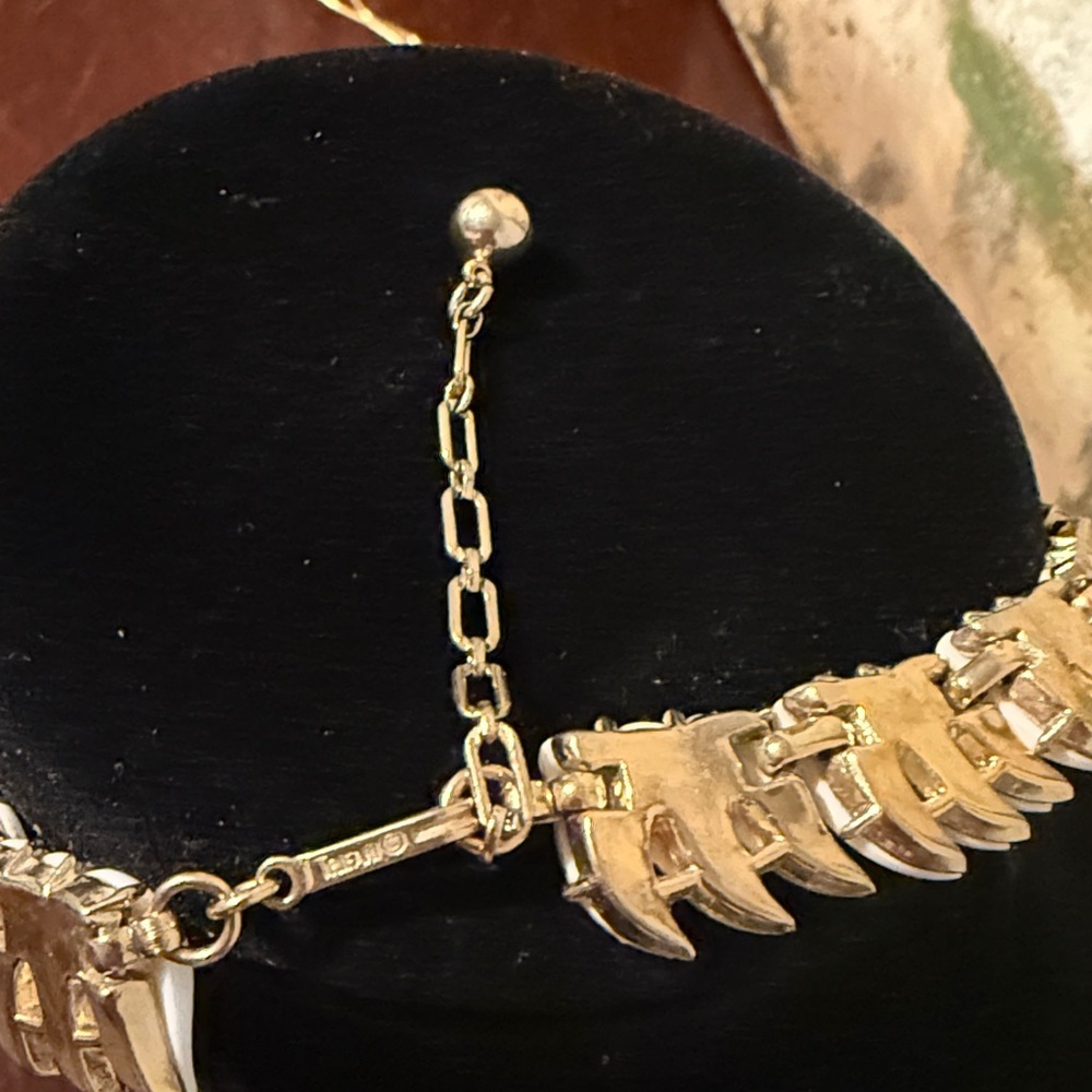 Trifari White Enamel Collar Necklace | Gold-Tone Vintage Statement - Picture 8 of 9